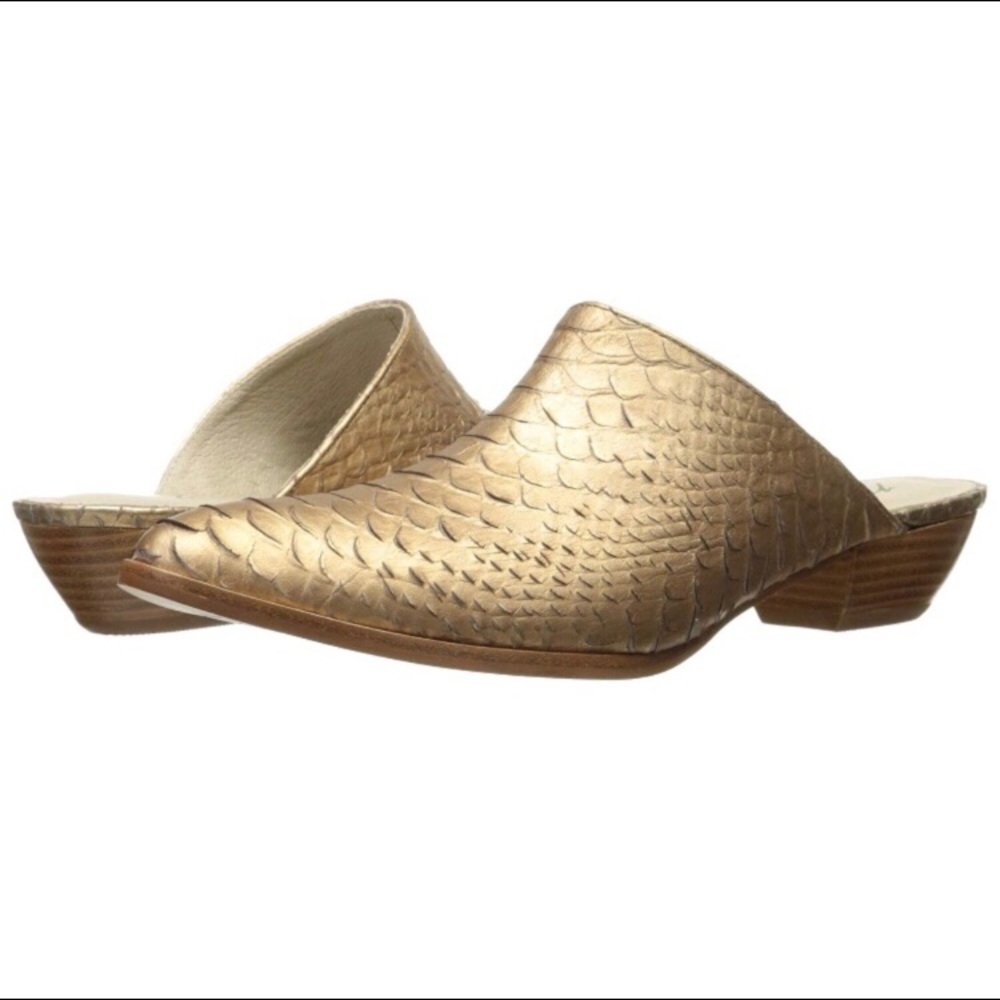 New Matisse Clover Gold Mules Size 7